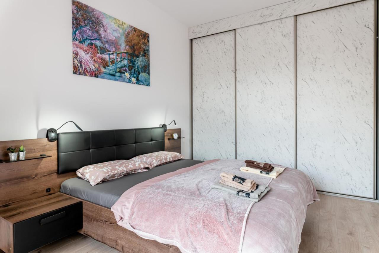弗罗茨瓦夫Apartwro - Apartament Przy Wyspie Slodowej, Garaz, Projektor, Rowery公寓 外观 照片