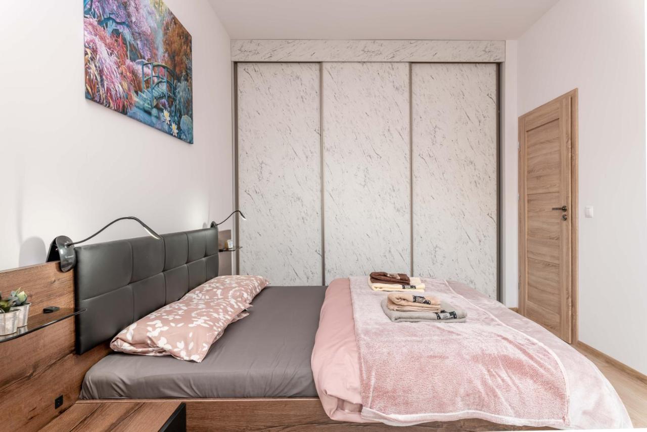 弗罗茨瓦夫Apartwro - Apartament Przy Wyspie Slodowej, Garaz, Projektor, Rowery公寓 外观 照片